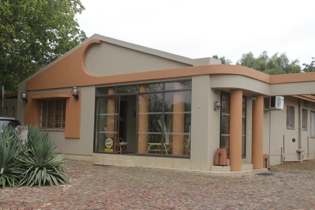 Premiere Guesthouse Bloemfontein Exterior foto